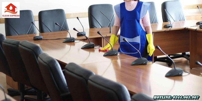 Dịch vụ vệ sinh ghế văn phòng chuyên nghiệp, giá rẻ